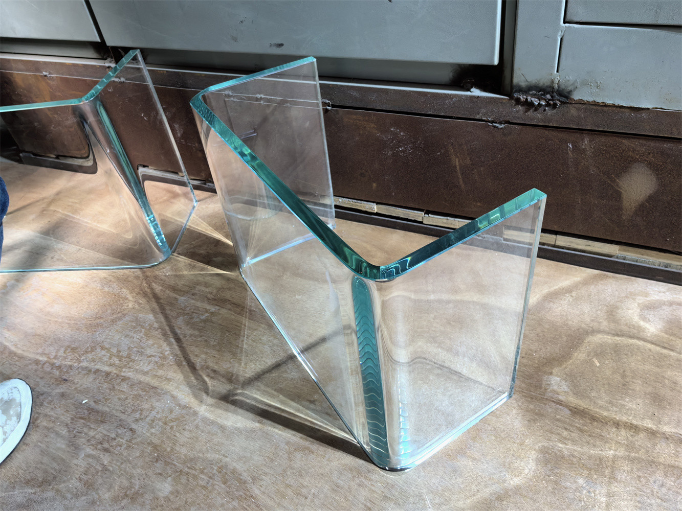 Small Radius Curved Glass Factory Custom-Made In Various Shapes And Difficult Round Hot-Bent Glass