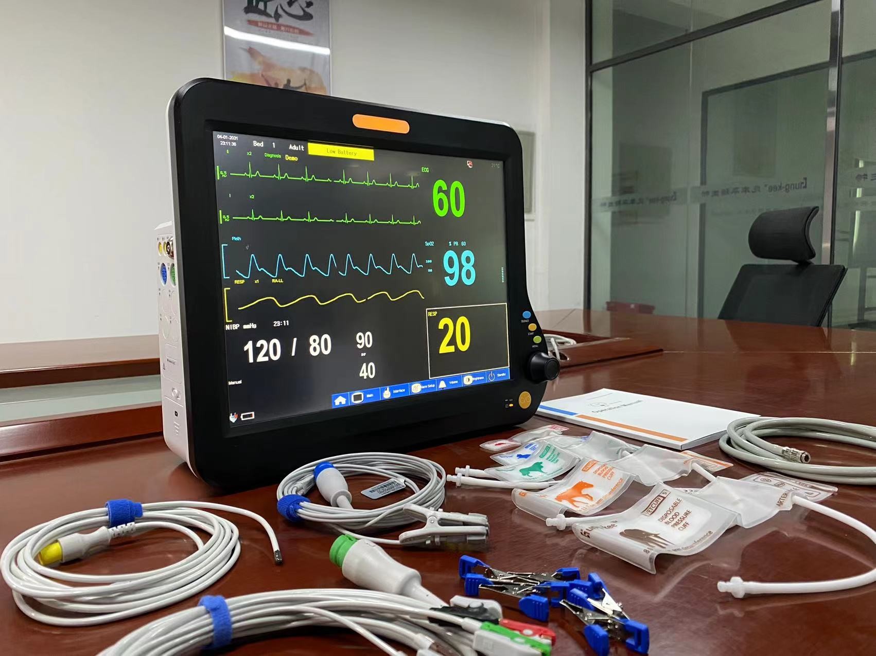 12.1" Portable Veterinary Multiparameter Monitor With Touch Screen OEM