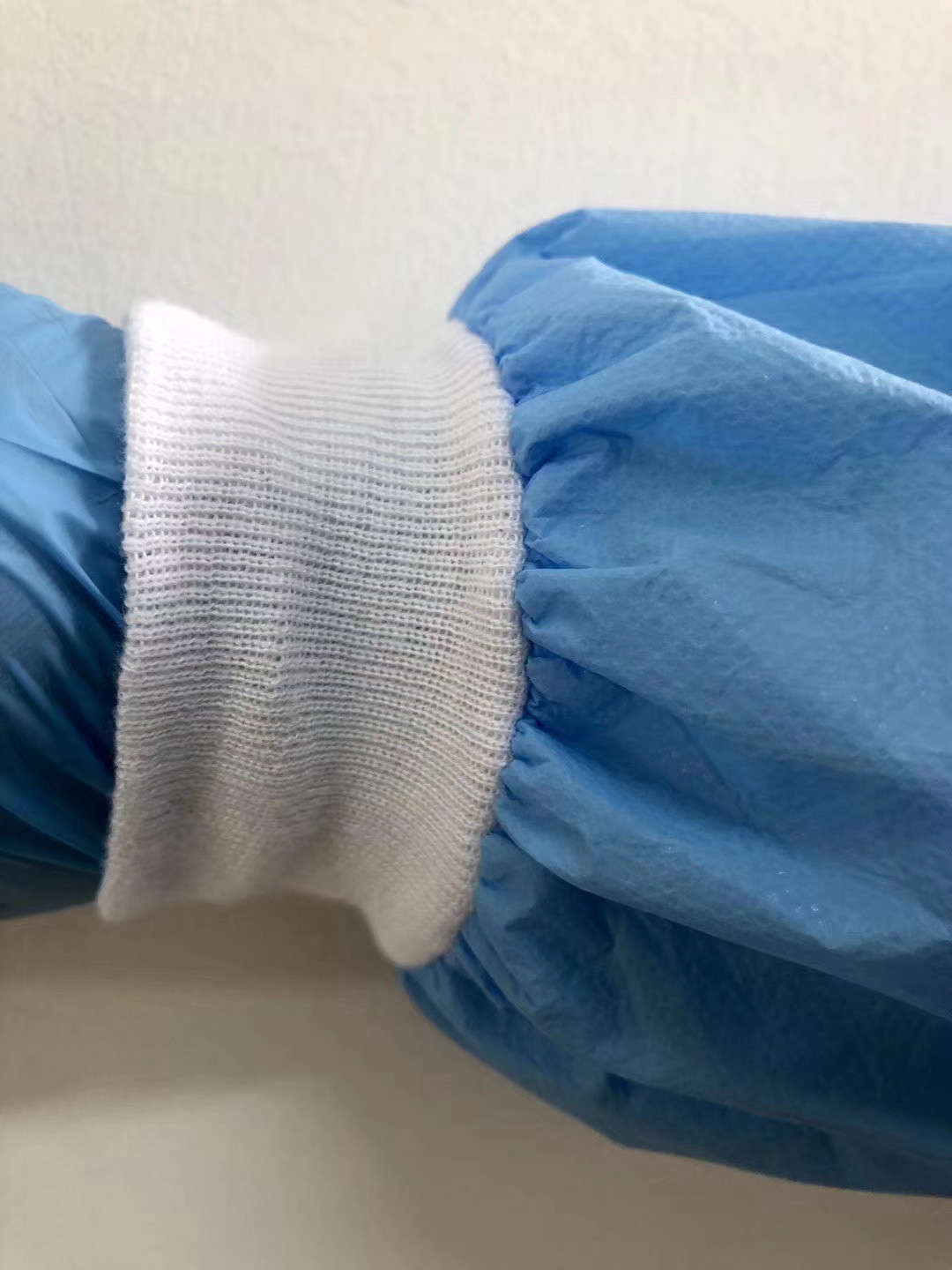 Sterile Surgical Gowns Factory Liquid Proof AAMI level 2 Surgical Isolation Gowns SMS45g for Hospital Use