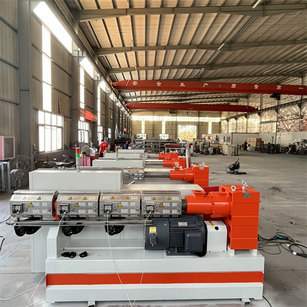Corrosion Resistant PVC Water Pipe Machine , Flexible Pipe Making Machine Extruder