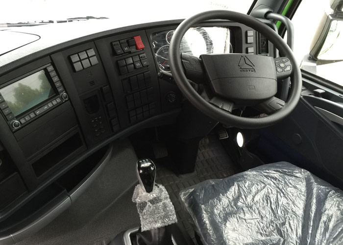 SINOTRUK HOWO Dump Truck A7 Front Lifting Hydraulic System 30 - 40 Tons RHD 6X4