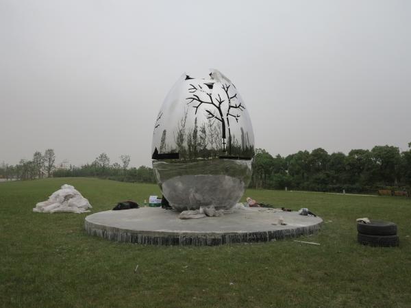 Highly Polished Stainless Steel Sculpture , Modern Stainless Steel Statue