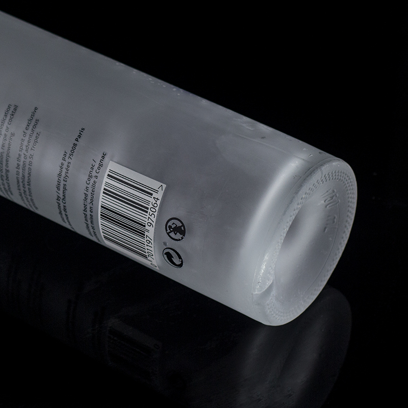 Classic Shape 700ml 750ml Frosted Applique Vodka Glass Bottle for Beverage Packaging