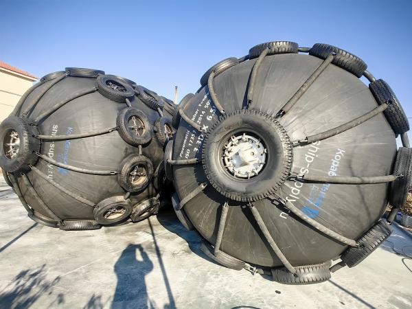 Easy Installation Pneumatic Rubber Fender Bursting Pressure 0.25-0.3MPa Durable