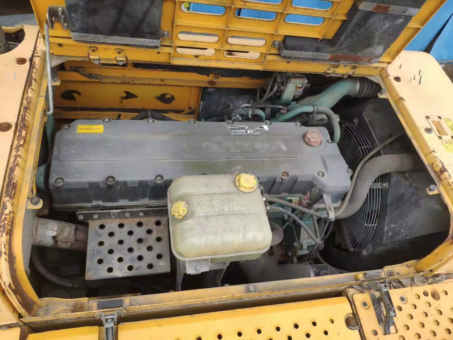 Low Hour Yellow Volvo Excavator 36ton 3M Bucket Capacity 184KW Power
