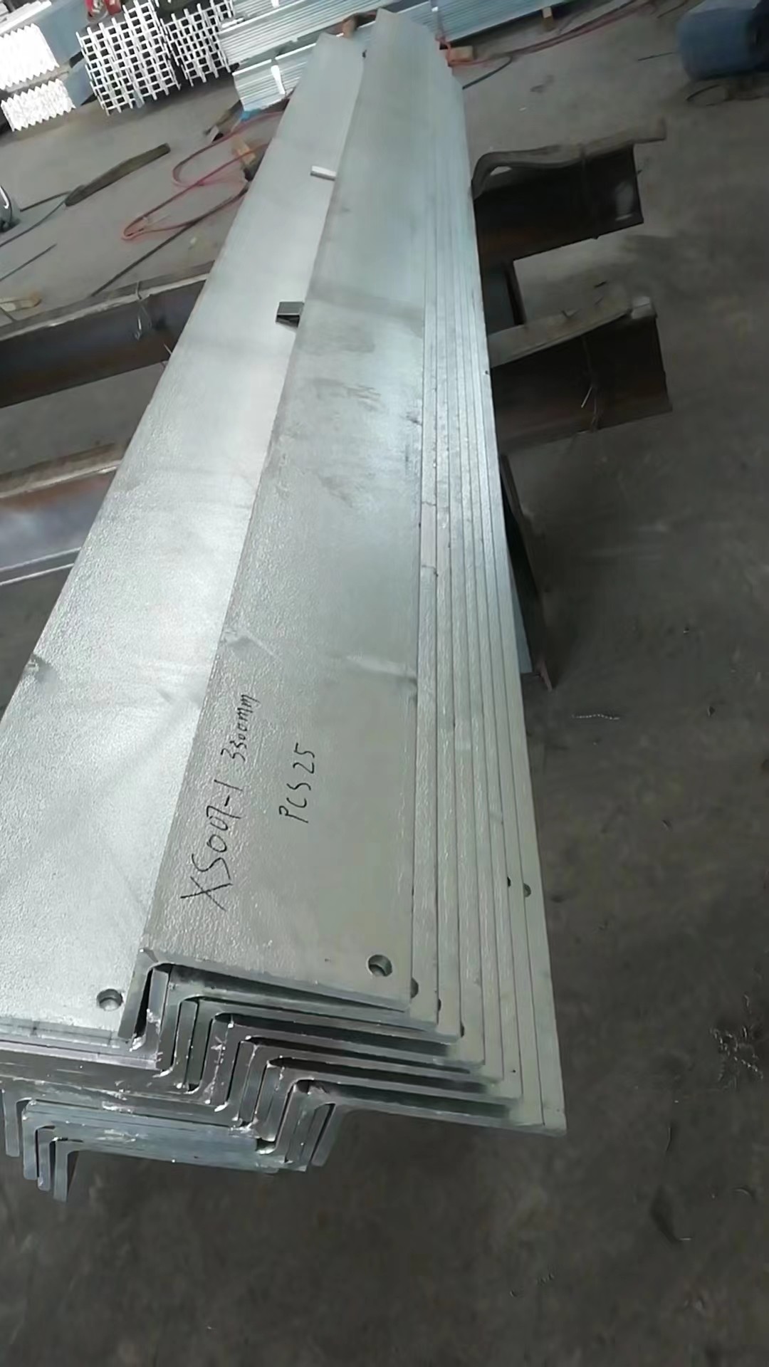 Strong Structural Angle Steel Available In Multiple Sizes Perfect For Building Frames Industrial