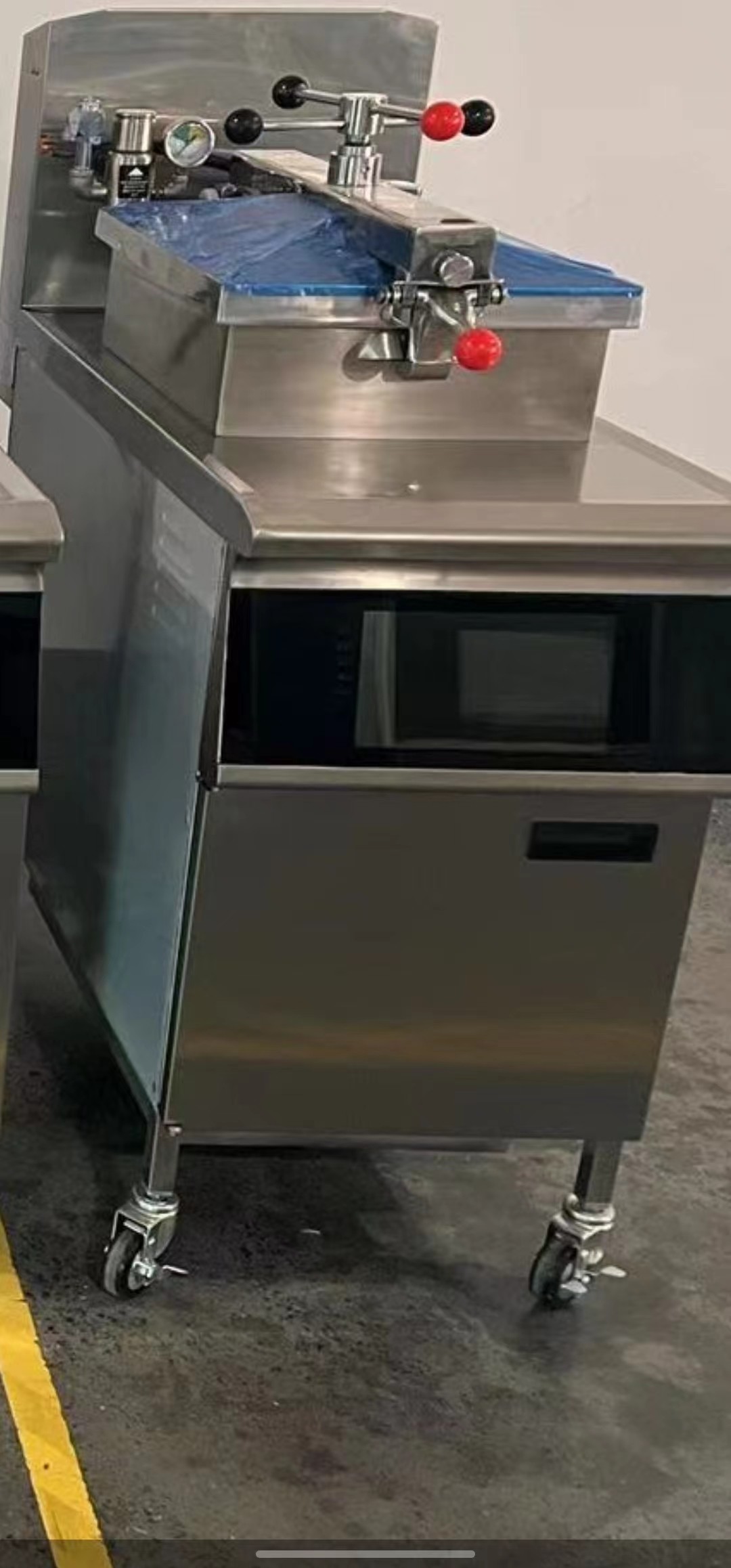 Smart Touch Panel Electric Vertical Chicken Broaster Pressure Fryer With Filtration