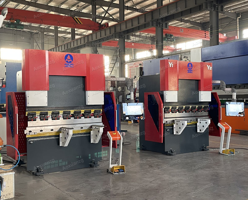 4 Axis 1600MM Hydraulic Press Brake Customized CNC Bending Machine With 300KN HK58T