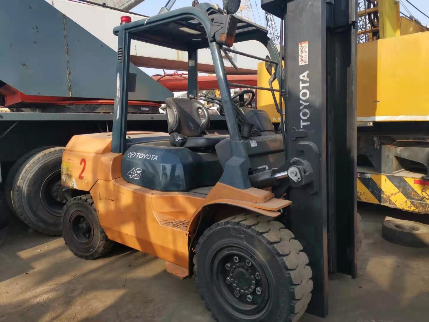 5t Toyota 7FD50 Used Diesel Forklift With Round Holding Clip