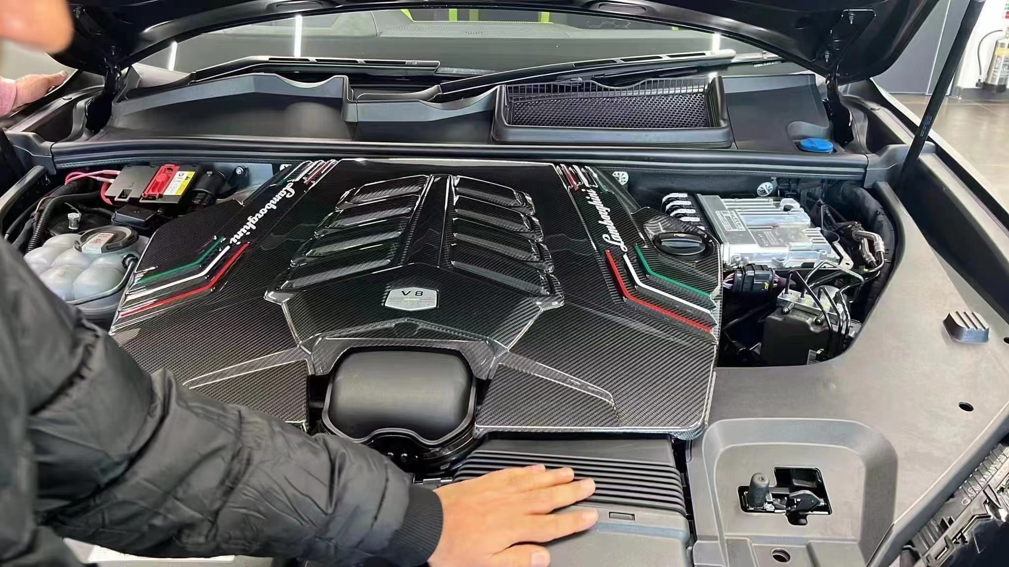 Replace Lamborghini Body Kit URUS Dry Carbon Fiber Engine Liner Shield