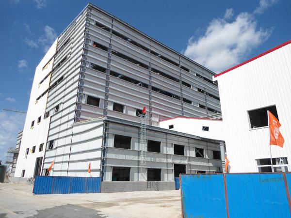 Industrial Pre Engineered PEB Steel Building Structure Heavy Gauge Steel