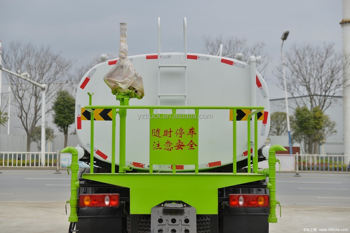 4X2 Wheel Drive Dongfeng Cargo Truck With Design And 190HP Water Sprinkler Tank