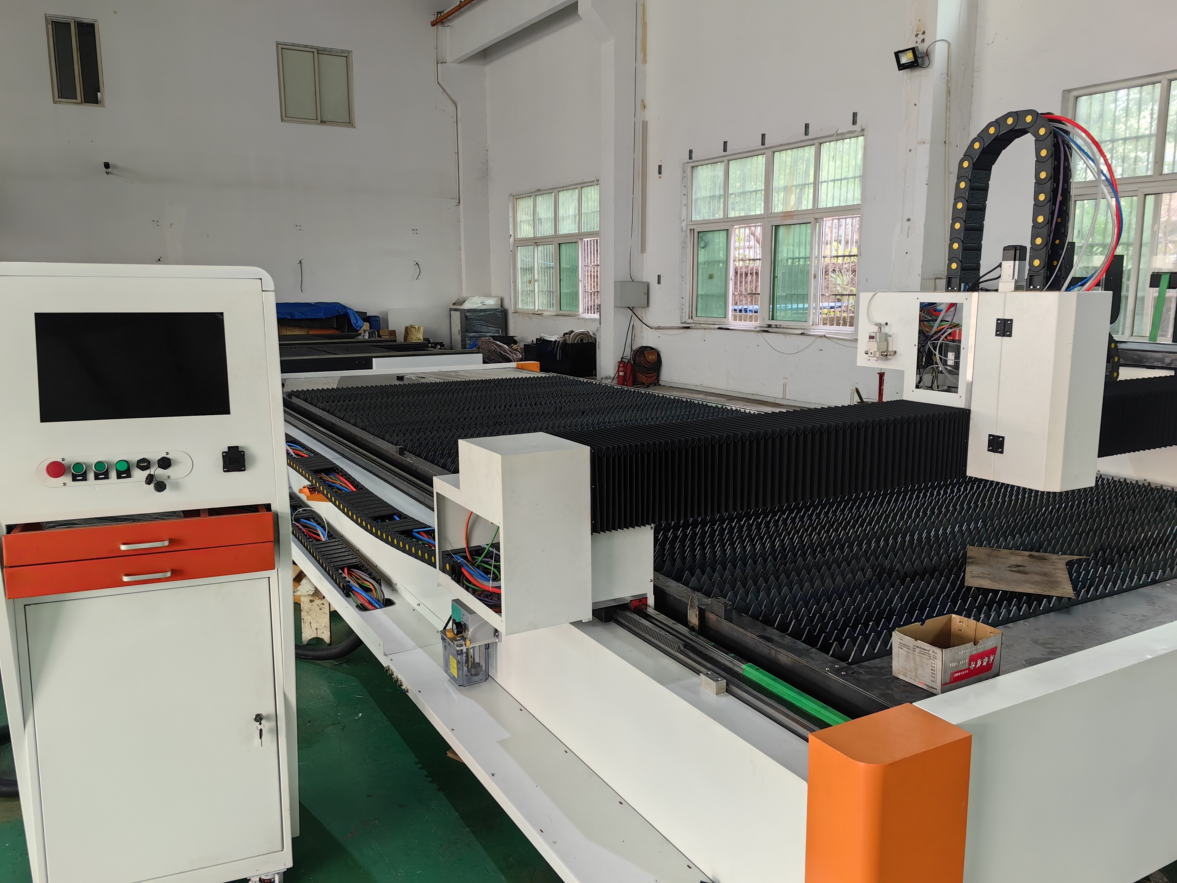 Repositioning Accuracy ±0.02mm High Power Fiber Laser Cutting Machine