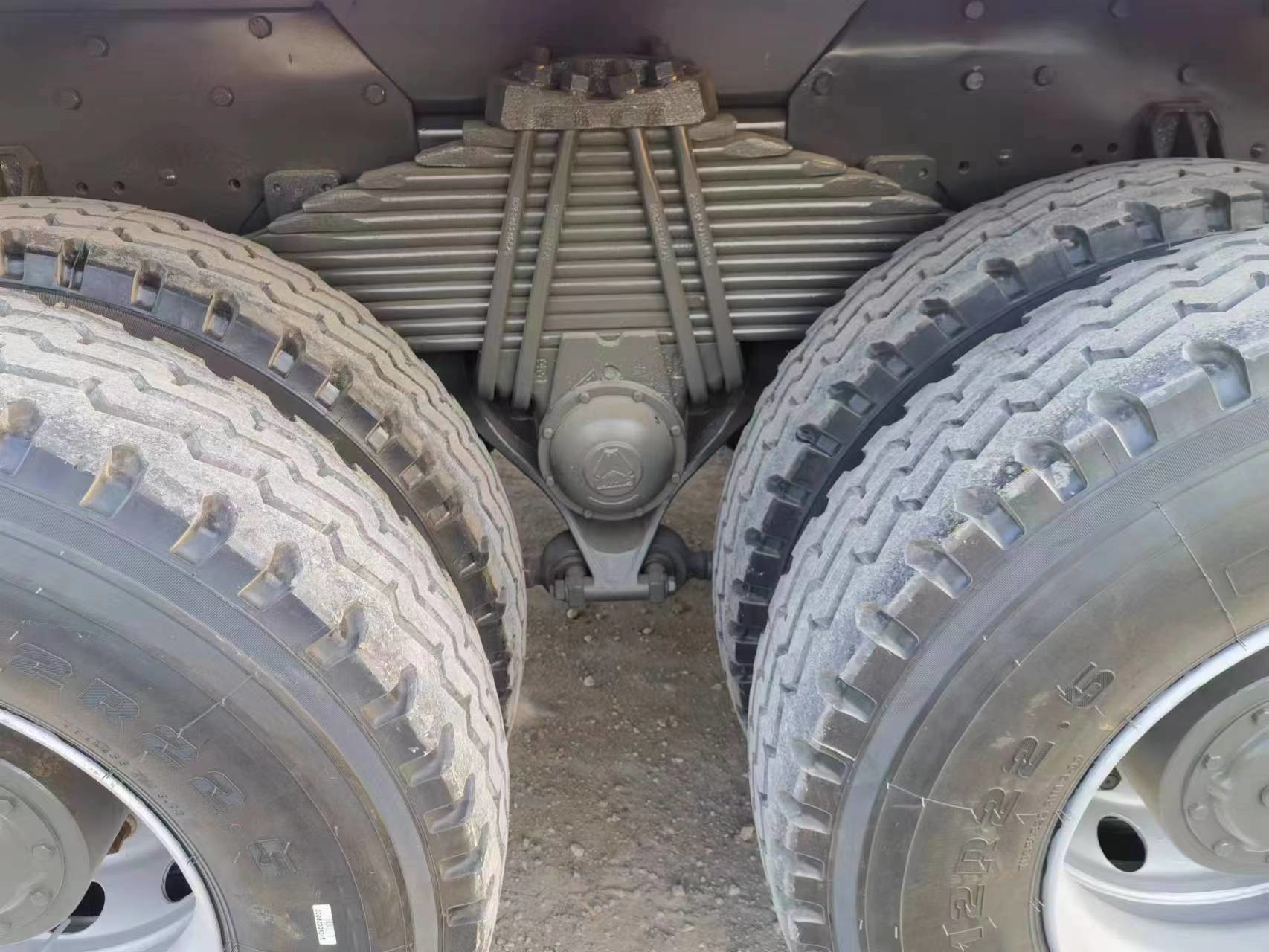Used Fuel Trucks White Color Left Hand Drive 8×4 Drive Mode 371 Horsepower Used HOWO Dump Truck