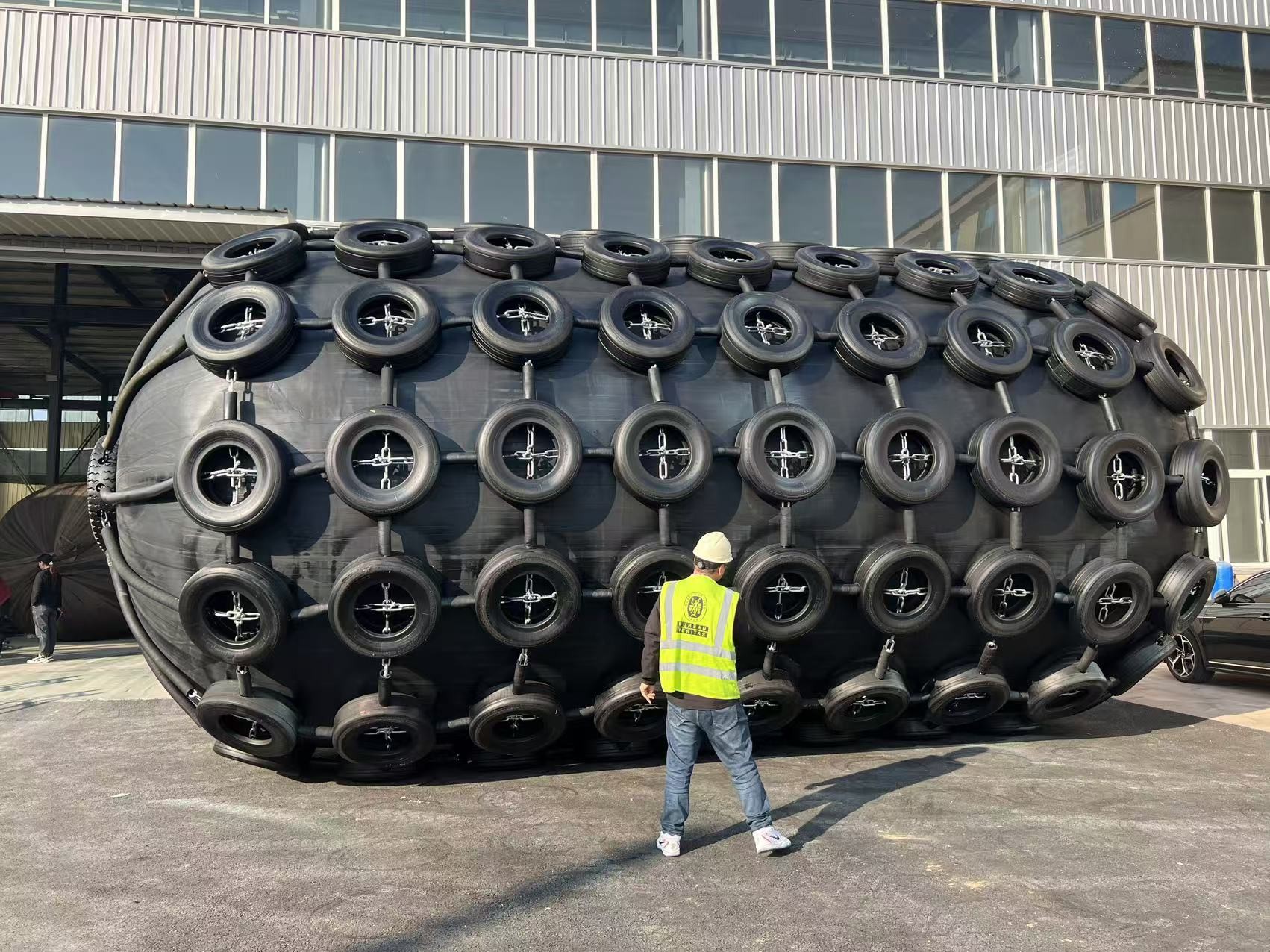Performance Black Cylinder Pneumatic Marine Fenders
