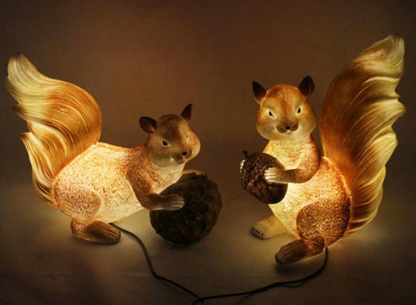 A pair of squirrel Lawn lights garden resin animal lamp park scenic lawn
