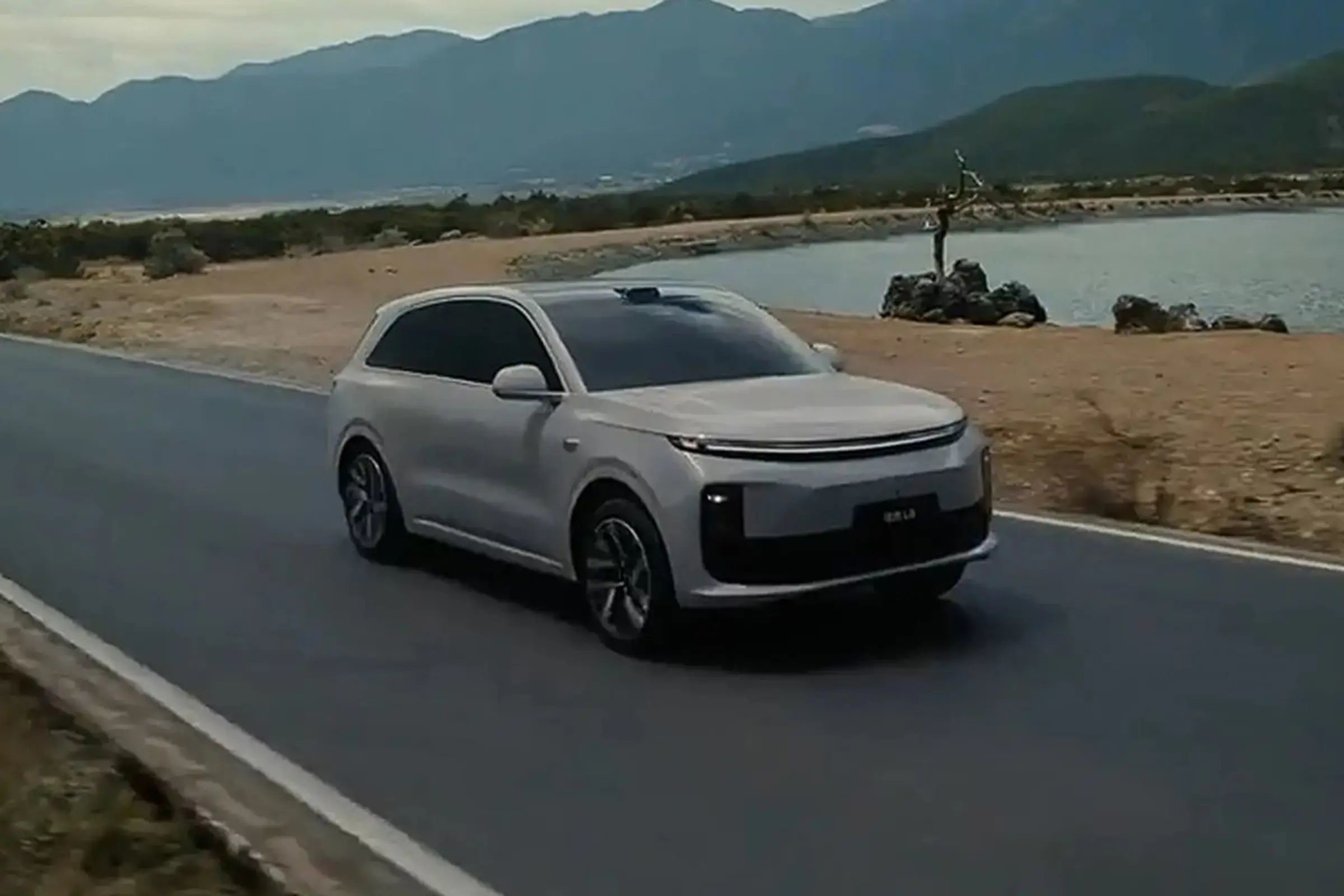 L6 Lixiang Electric Car 5 Doors 6 Seats SUV For Family Comfort And Style On The Road
