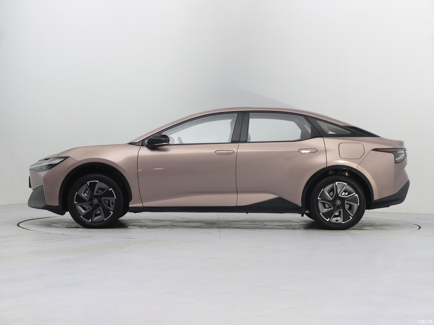 2023 To-yota Energy Vehicle Bz3 Sedan EV Left Hand Drive 4725mm*1835mm*1480mm High Speed 0km Used Electric Car for Adult