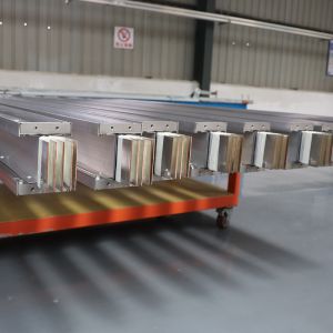  Power Cables Busbar Trunking System Dense Busbar Duct IP54 IP66 Manufactures