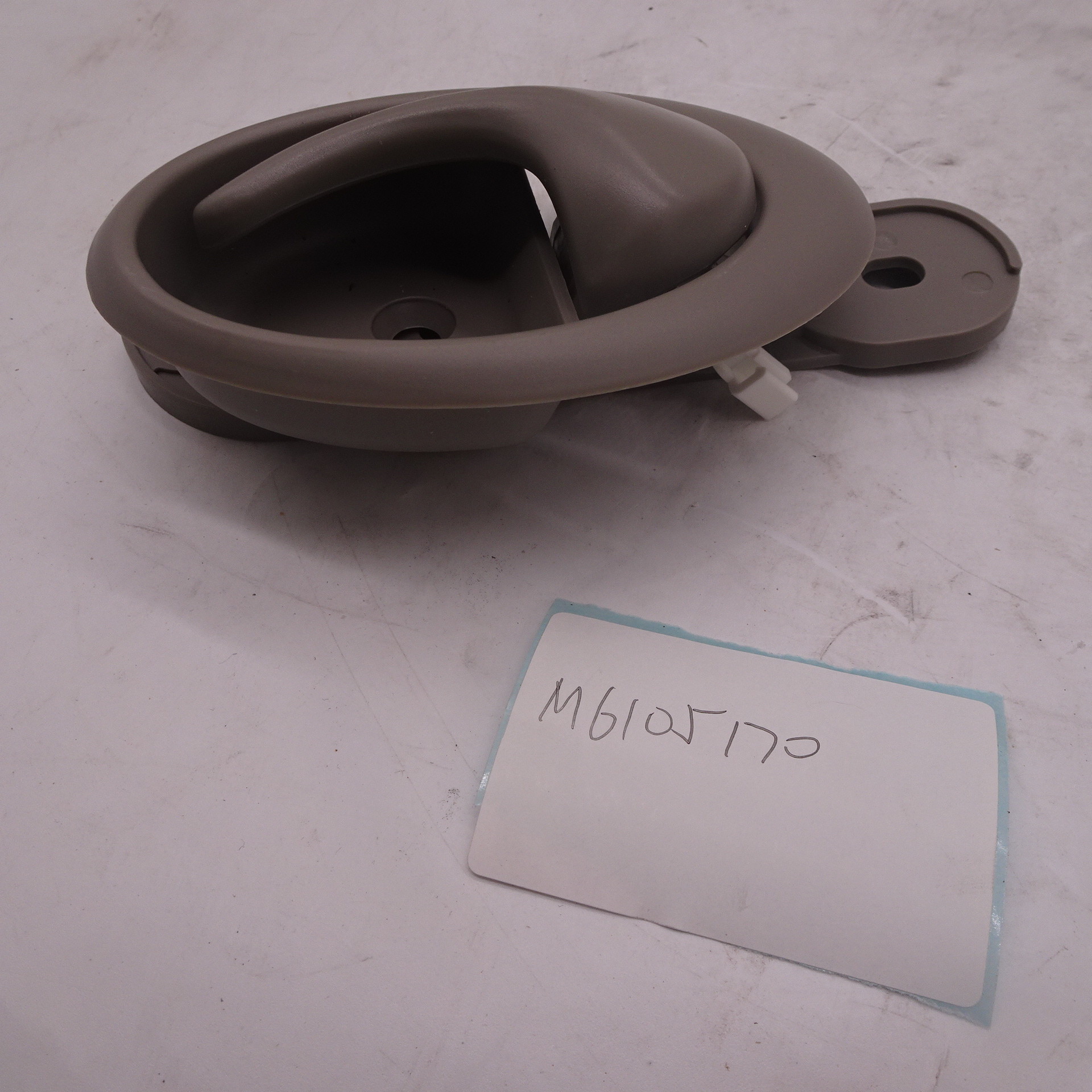 Lifan Fengshun front door handle inside door handle inside buckle hand M6105170 M6105270
