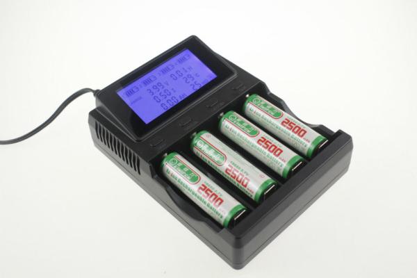Multifunctional Li-Ion / Ni-Mh 4 Bay Battery Charger Electrical 50Hz-60Hz
