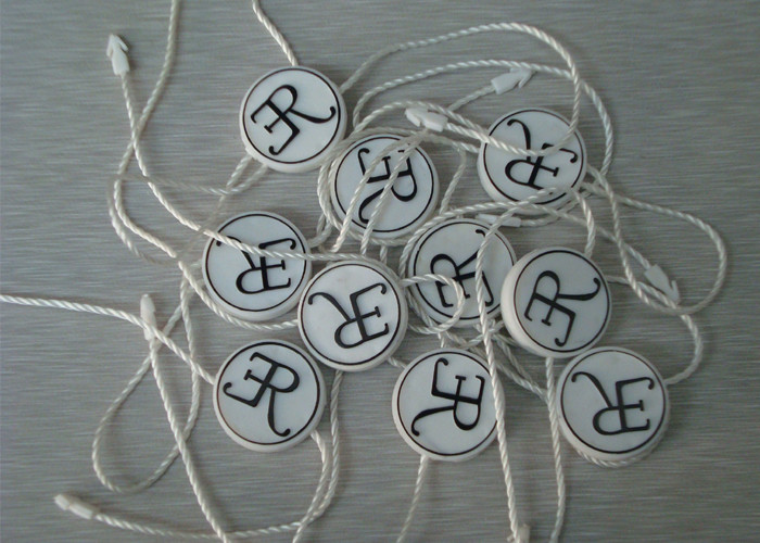 Bespoke Personalized Plastic Seal Security Tags Plastic Swing Tag On Clothes