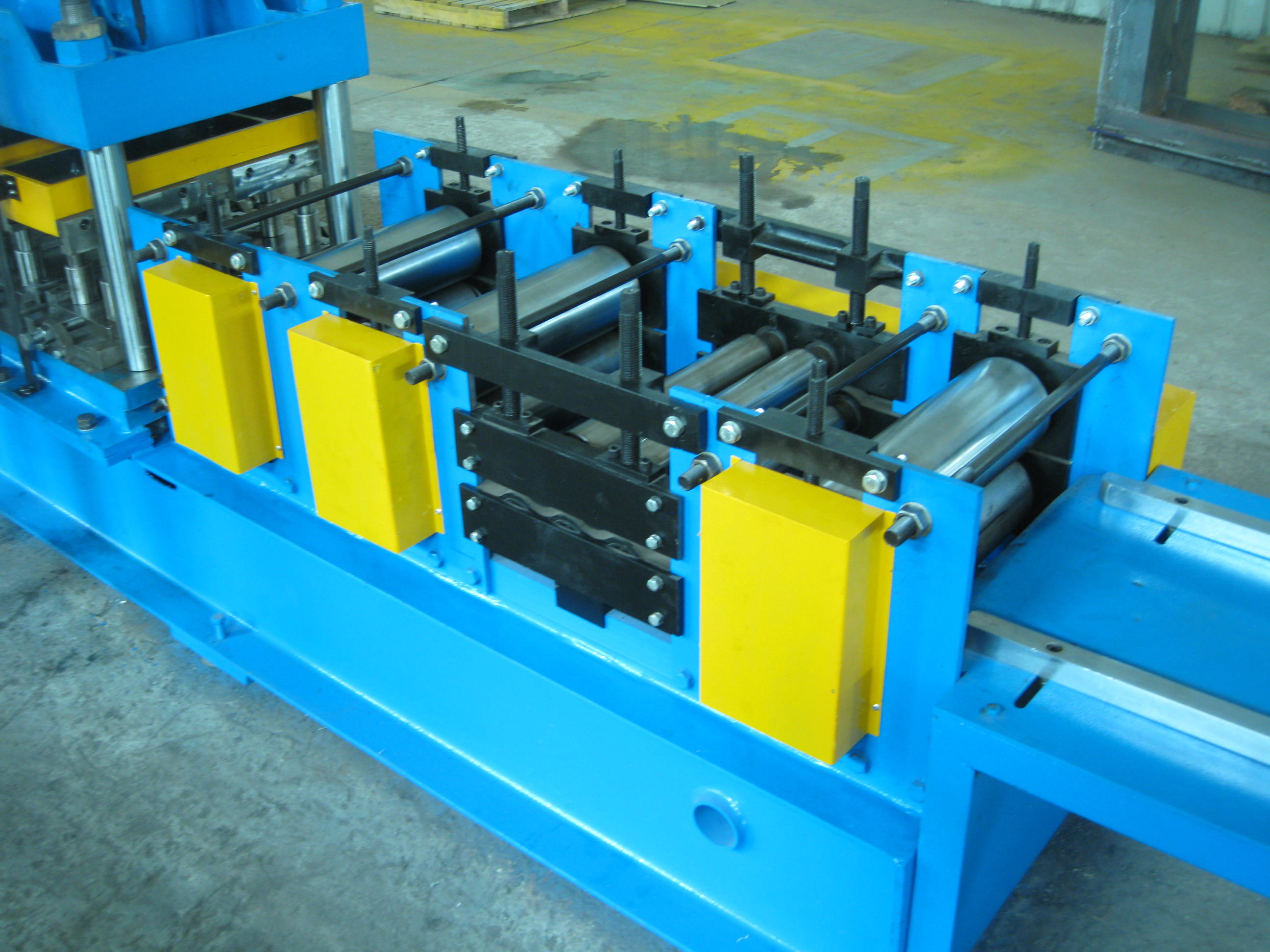 High Speed Door Panel Roll Forming Machine For Door Window Frame 18 steps of Forming