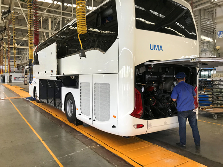 LHD/RHD Cummins 375HP Euro5 51+2 Seats Luxury Coach Bus YBL6128SD for Chile