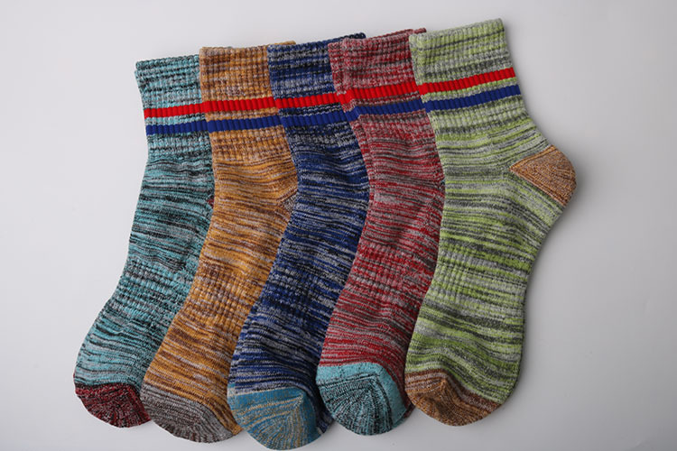 Comfortable High CREW Athletic Running Socks for Men and Women Skiing Picture Shows