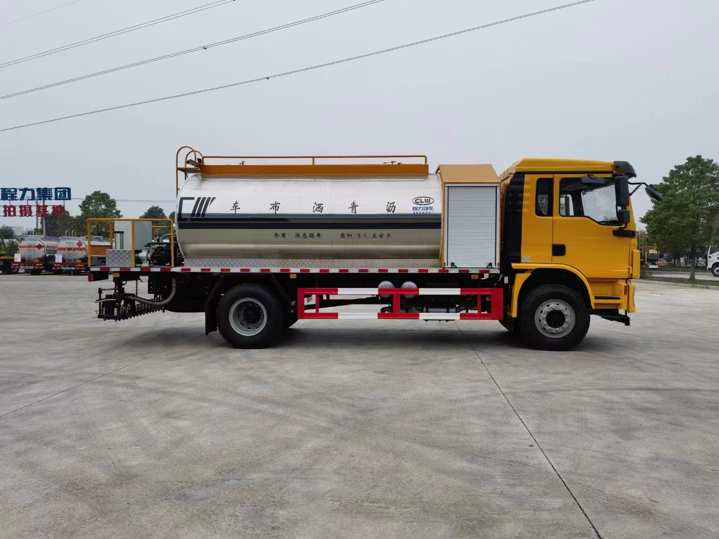 Automotive Asphalt Pressure Distributor for Road Maintenance Asphalt Distributor