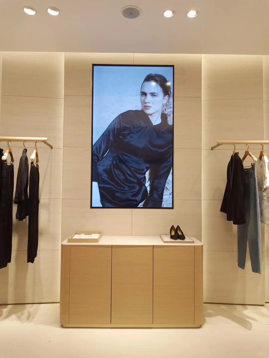 Qtenboard 55 65 Inch Touchscreen Android 14 Dual System Portable Self Service Ording Search Kiosk in Mall Bank Airpoart