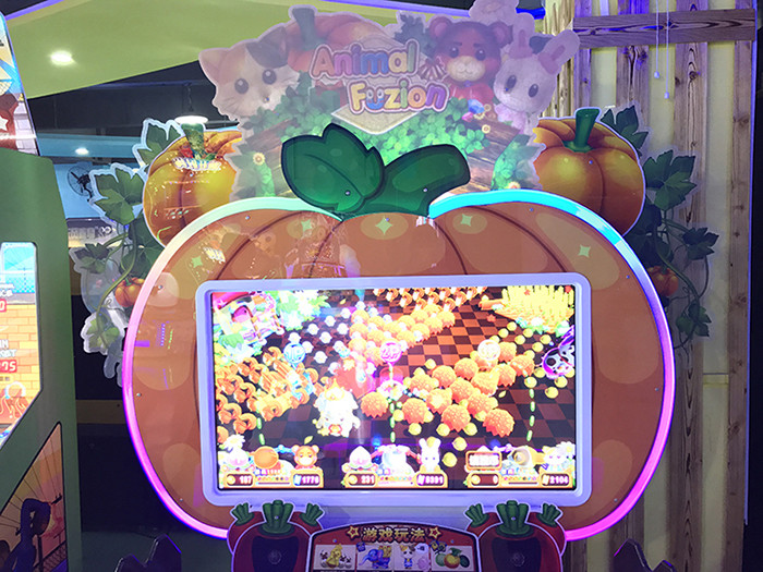 3 Players Kid Lottery Prize Vending Machine For Tourist Attractions / KTV