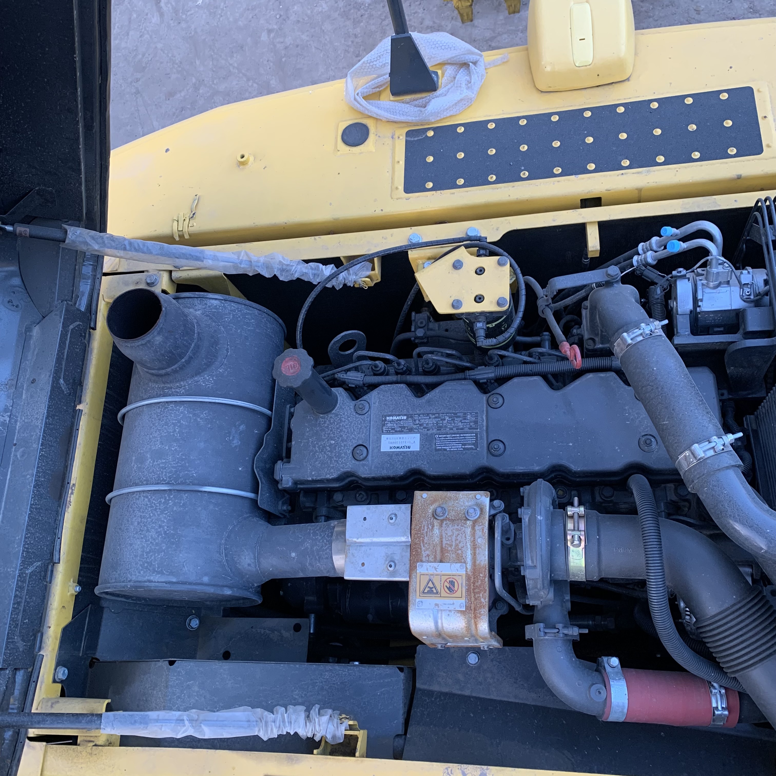 20 Ton Second Hand Komatsu PC200 PC220 Hydraulic Crawler Excavator With Low Working Hours