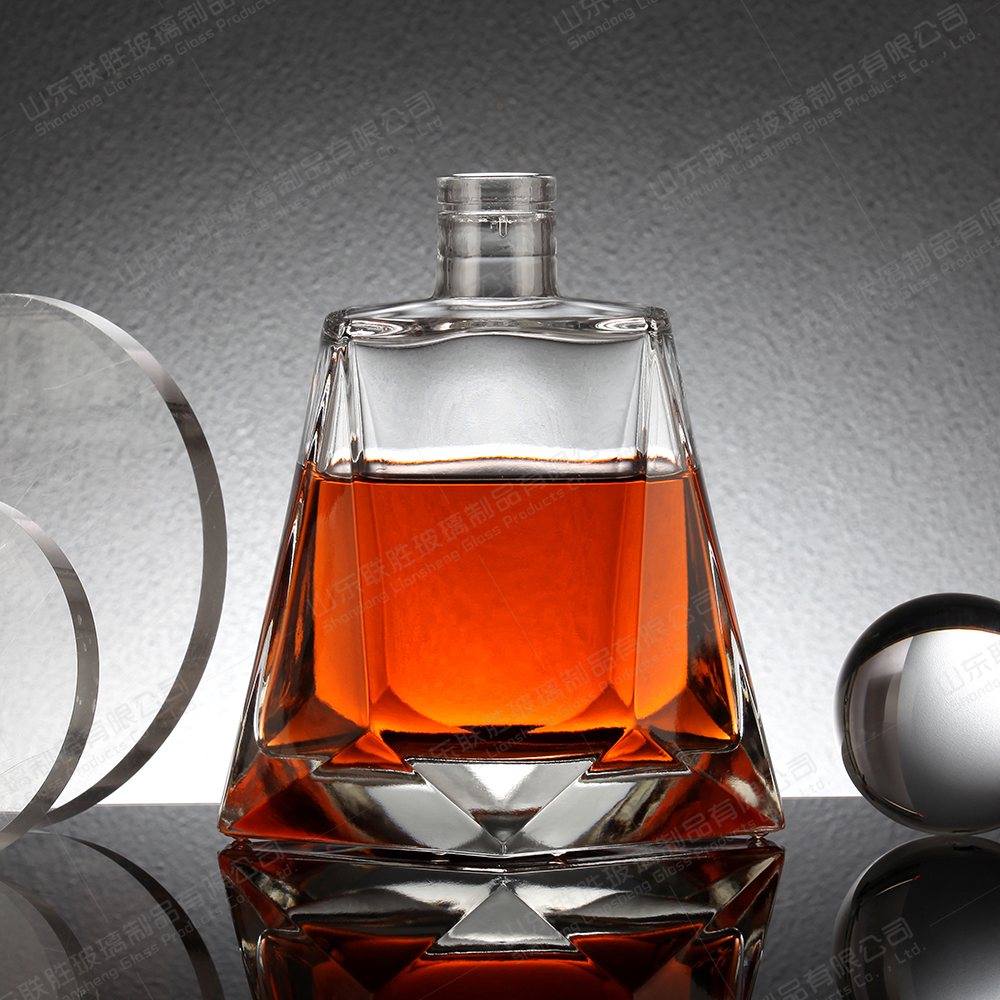 Clear Glass Crystal Decanter Set Perfect for Storing and Serving Beverages