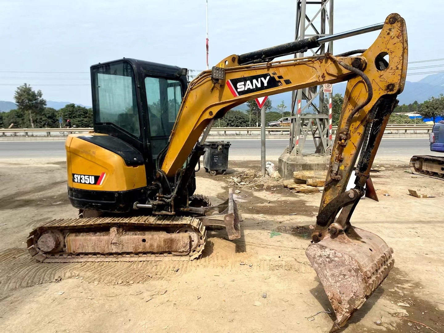 3.5TON Second Hand Sany MINI 35U Earth Moving Excavator Machine