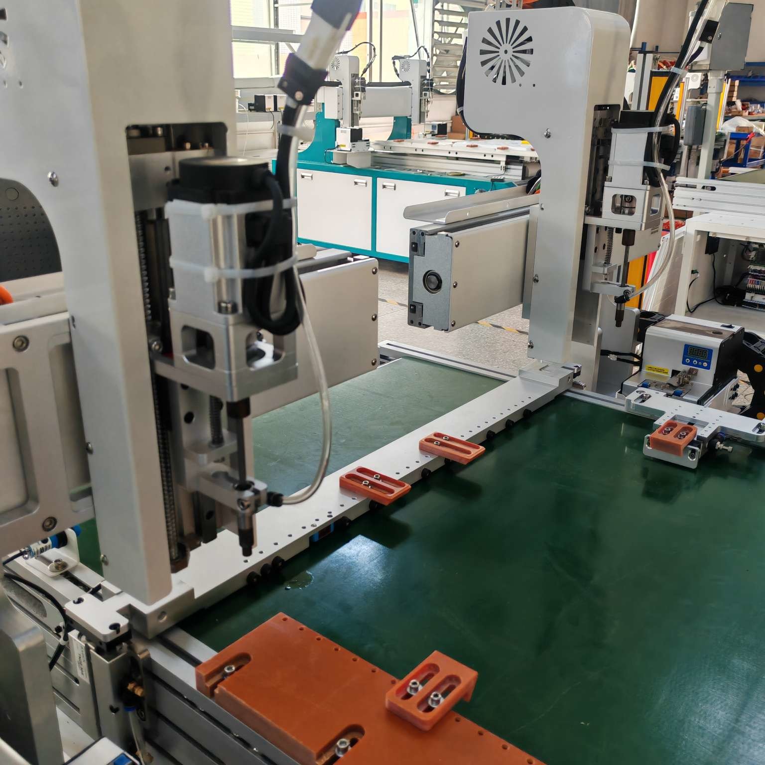 220V Automatic Screw Locking Machine 0.4Mpa - 0.6Mpa Auto Screw Machine