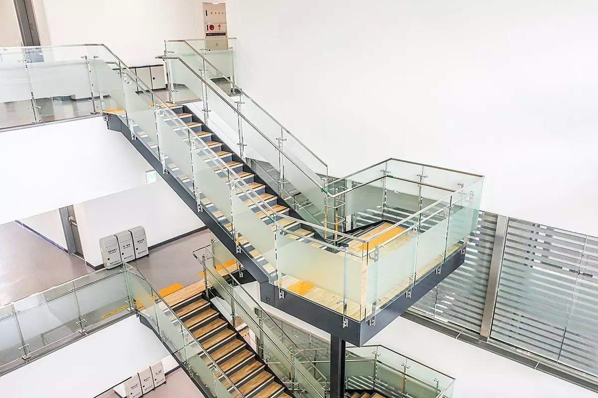 Indoor Outdoor 10mm Thick Frameless Glass Balcony Aluminum Balustrade