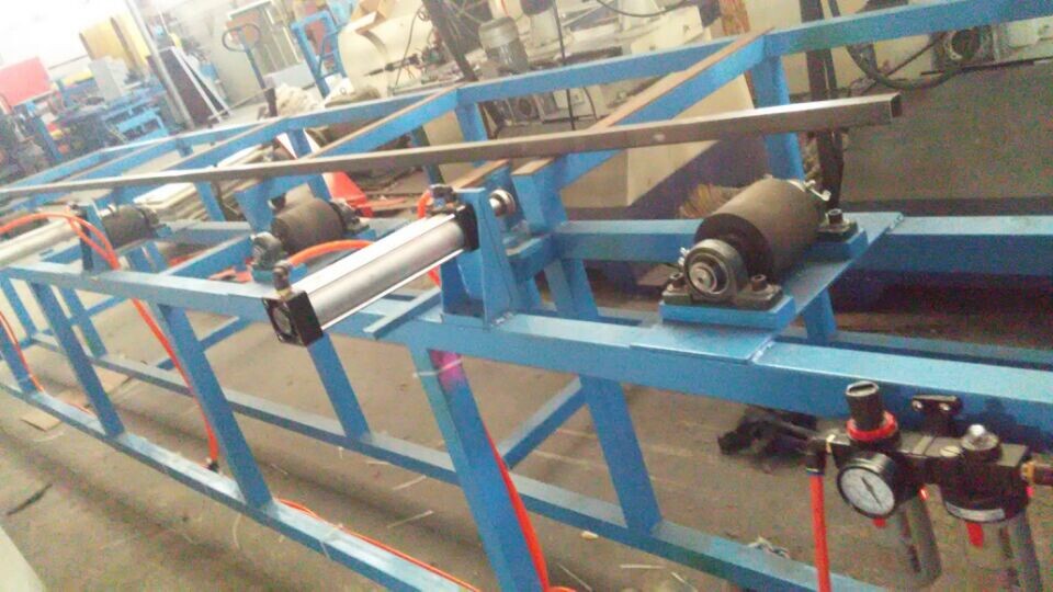 the square tube polishing machine.jpg
