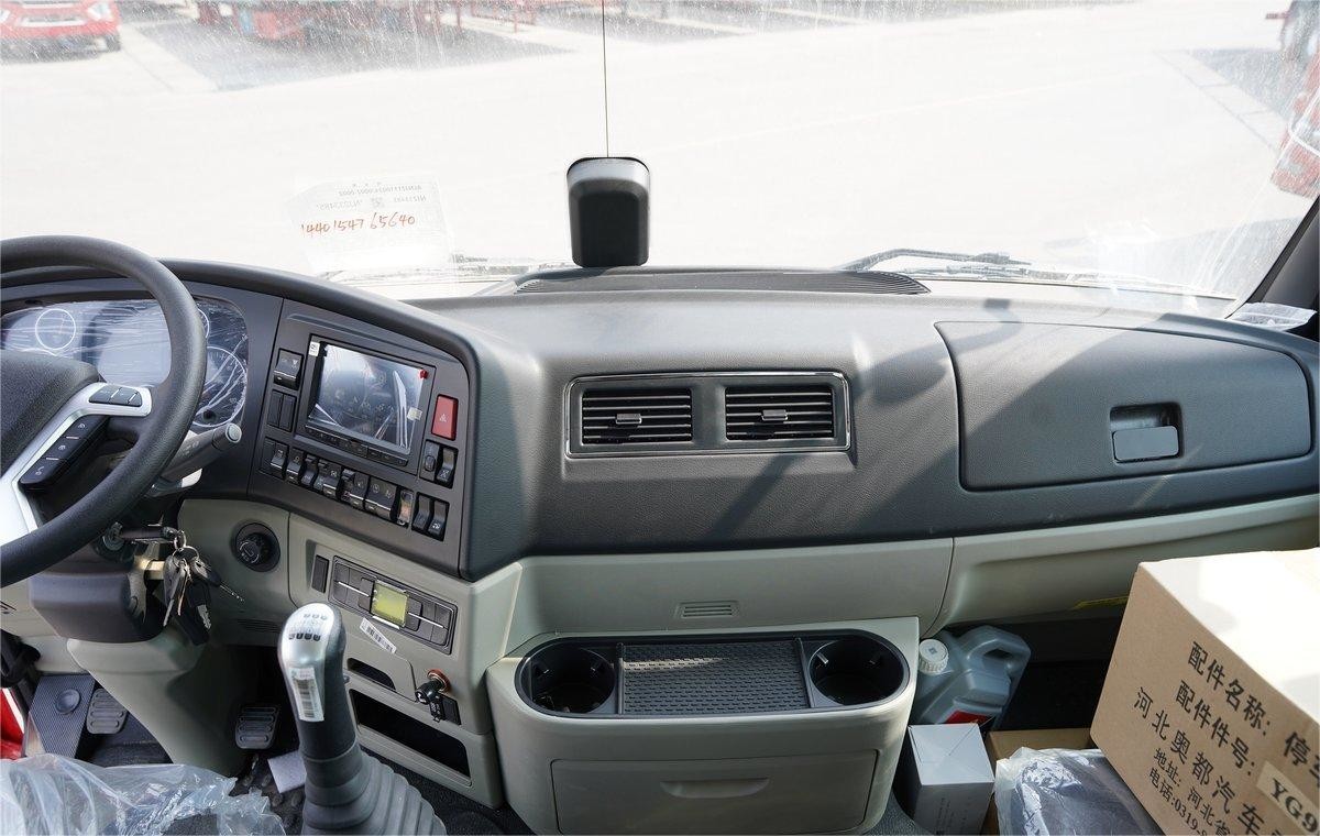 Left Steering HOWO 8x4 Dump Truck 15T-20T With 10 Forward Shift Number