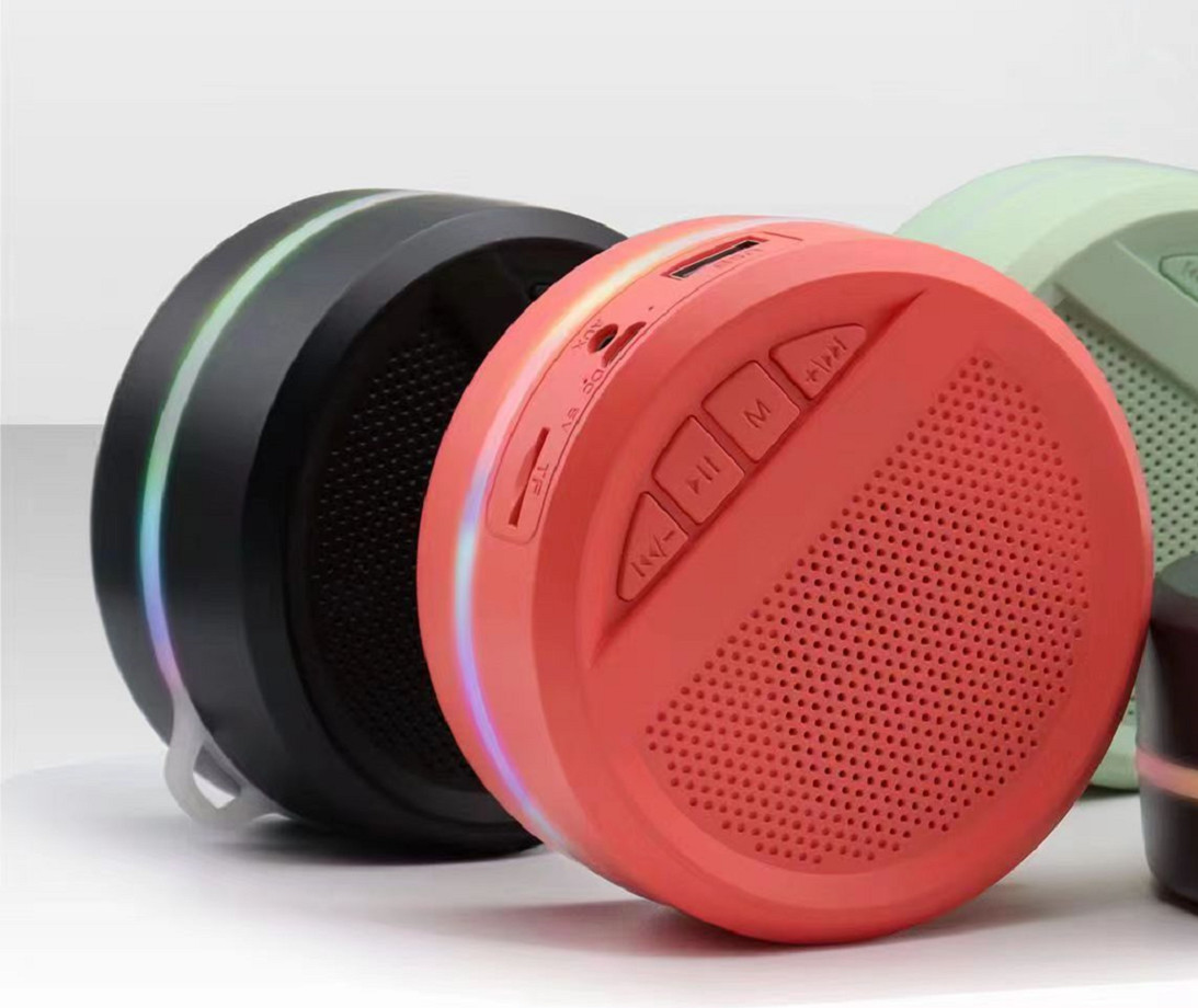 This Bluetooth speaker supports Bluetooth, AUX, TF card, FM radio; 40mm speaker, portable , 300mAh battery, USB chargeable, AUX-IN wired connection.