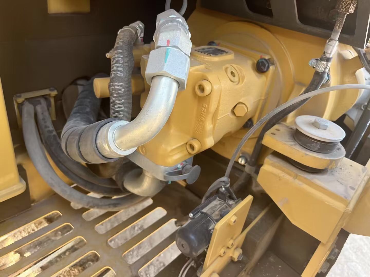 Caterpillar 305.5E Excavator 5.3 Ton Operating Weight and ORIGINAL Hydraulic Cylinder