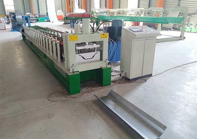 Raw Material GI / PPGI Roof Bending Machine , Gutter Rolling Machine With Punching