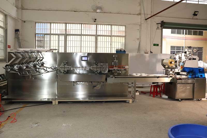 30 - 120PC Wet Wipes Production Machine With 5 Slitting Lanes Baby Wipes Packing Machine