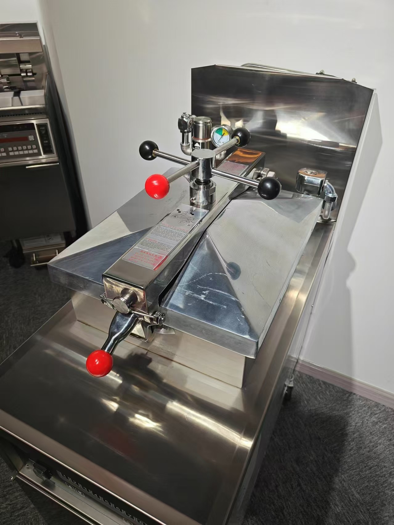 Mechanical Panel 304 SUS Gas Heating Chicken Pressure Fryer Without Oil Filtration
