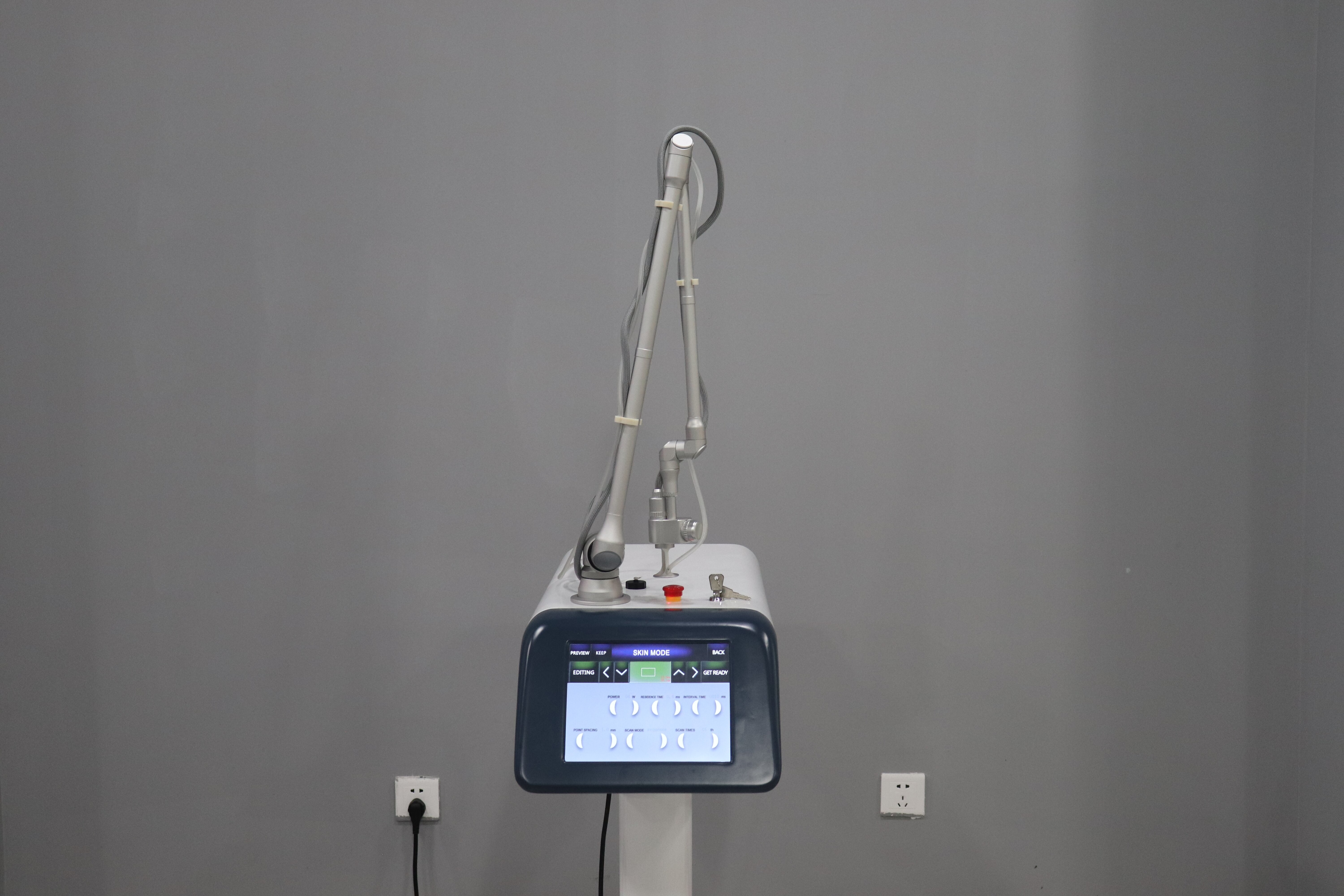 1064nm 532nm 2M RF Picosecond Laser Machine With 12 Inch Touch Screen