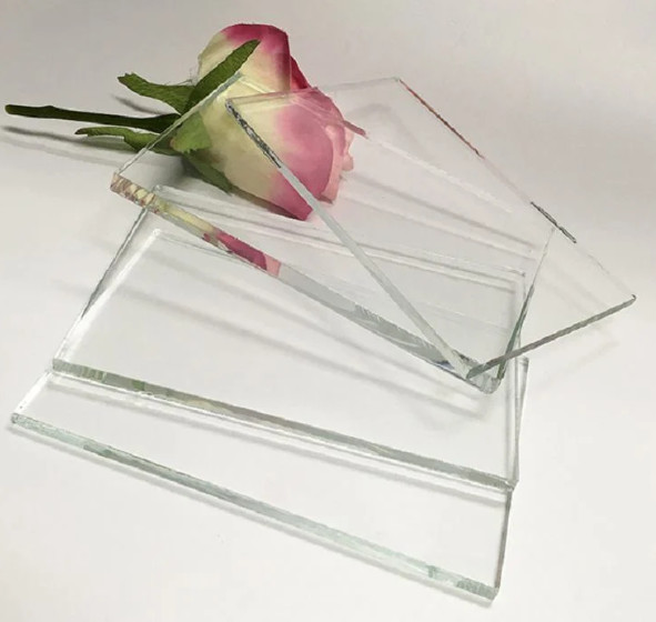 2-20mm Ultra Clear Low Iron Glass Smooth Surface Chemical Resistant