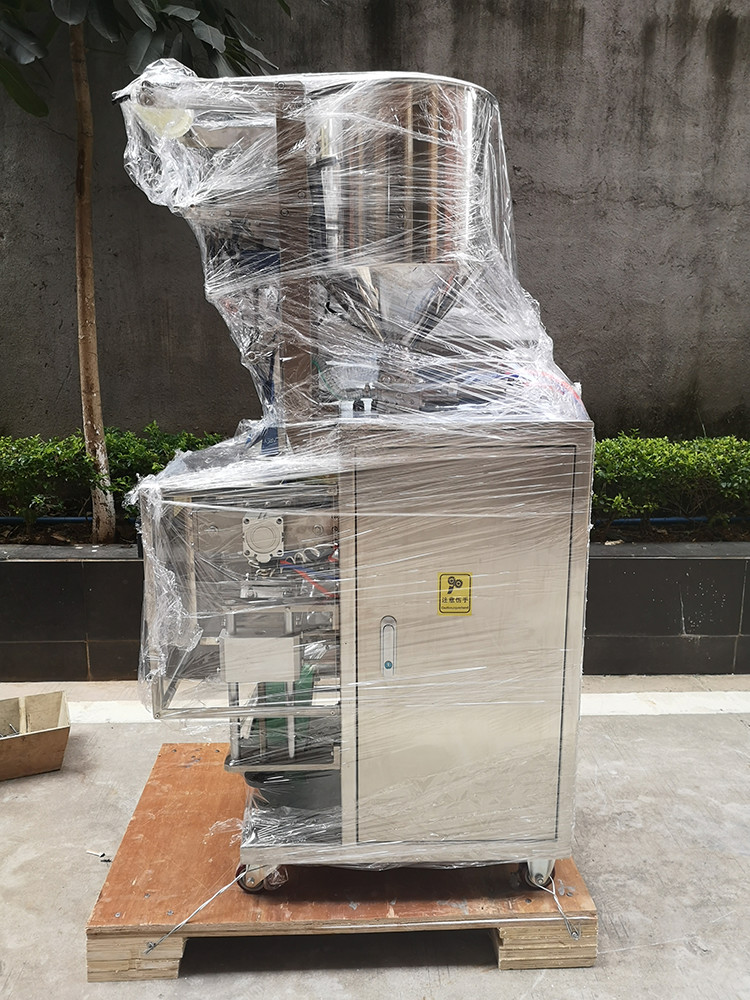 Liquid Soap / Body Lotion / Bean Sause Vertical Filling Forming Bag And Sealing Machine