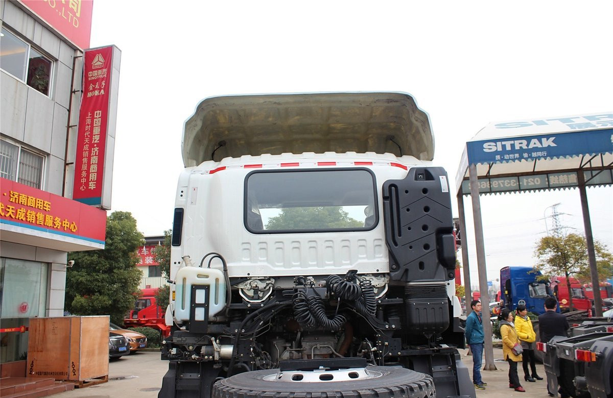 4x2 Tractor Truck Single Deff ISUZU Mover Deisel Engine 350hp Euro 4 Emission Singe And Half Cab