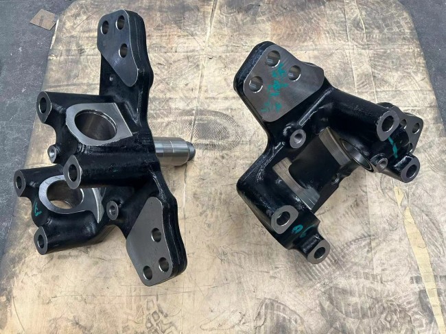 Left Right Steering Knuckle HD90009411189 HD90009411190 SHACMAN Truck Parts Shacman X6000