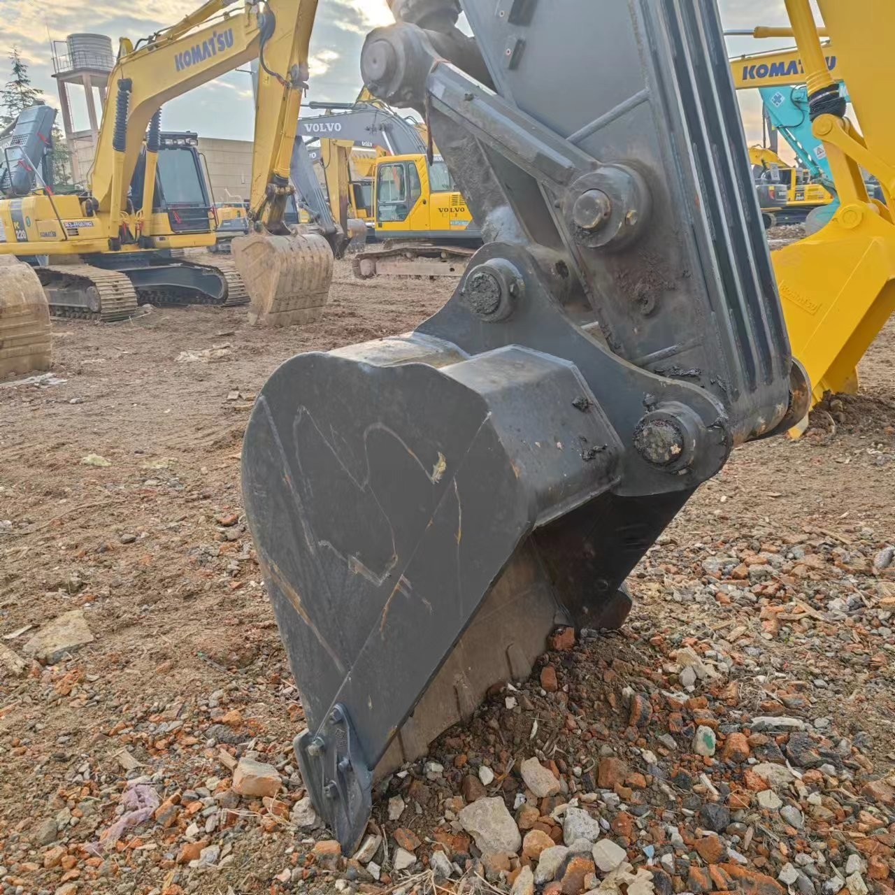 Secondhand Excavator Original VOLVO EC240 used Hydraulic 24ton Crawler Digger